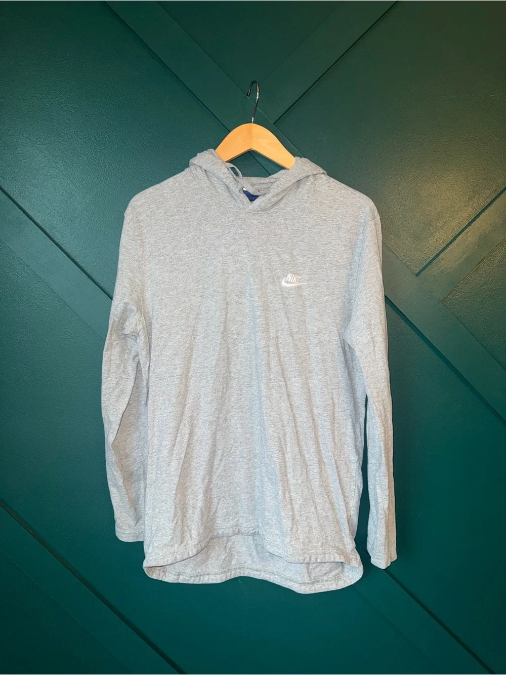 Nike Men’s Light Heather Gray Hoodie Long-Sleeve Pullover